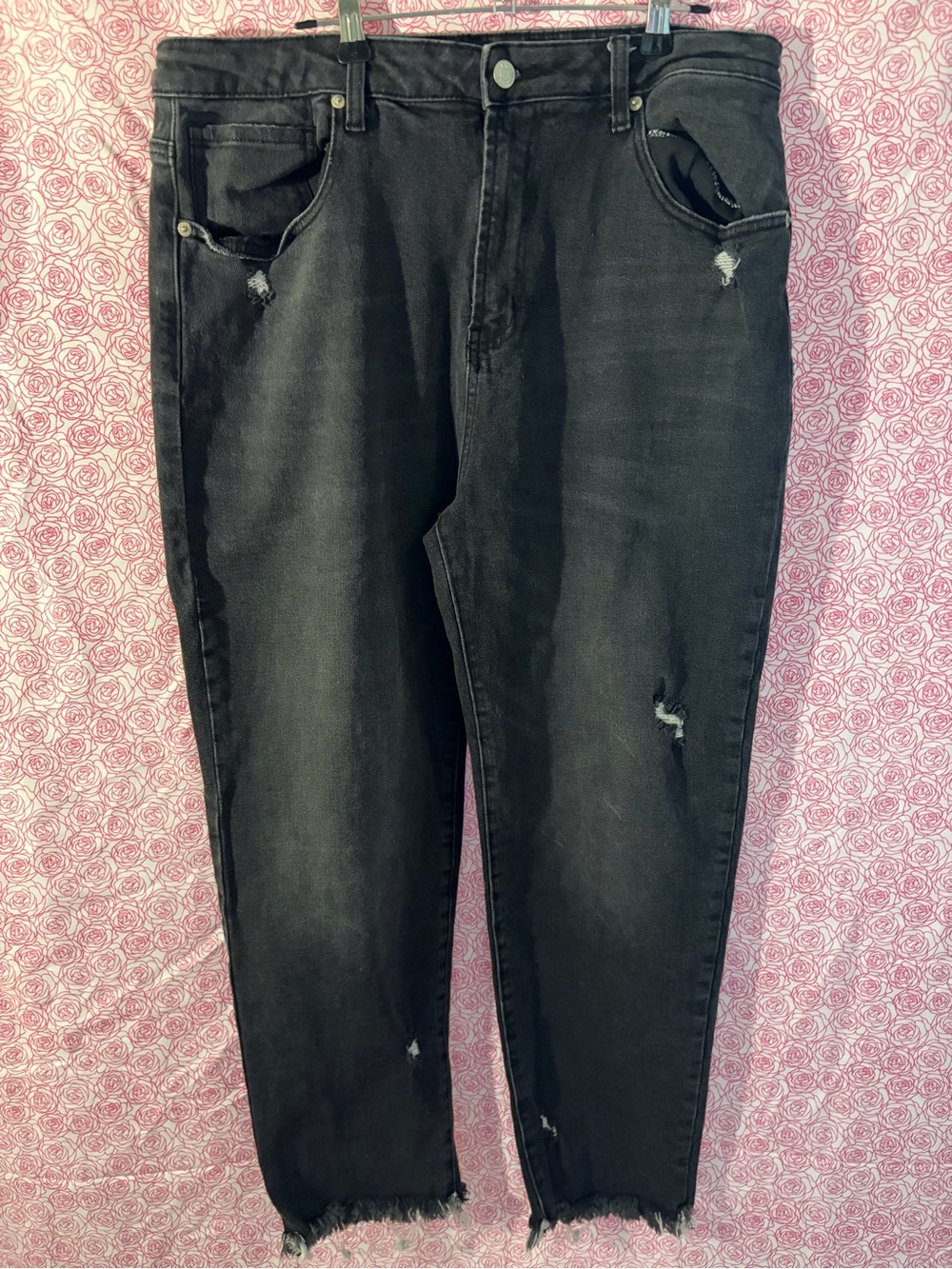 AKIRA Black Slim Straight Distressed Jeans